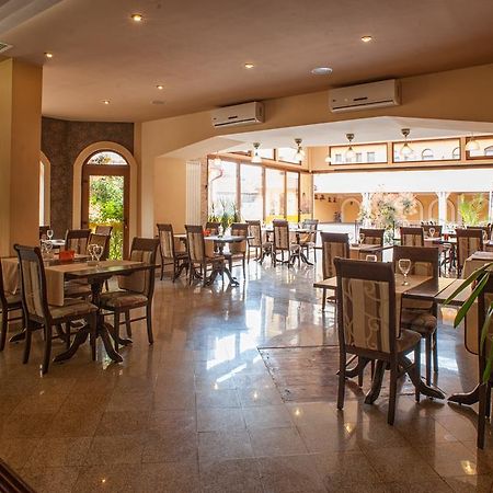 Pension La Fontana Baia Mare Ngoại thất bức ảnh