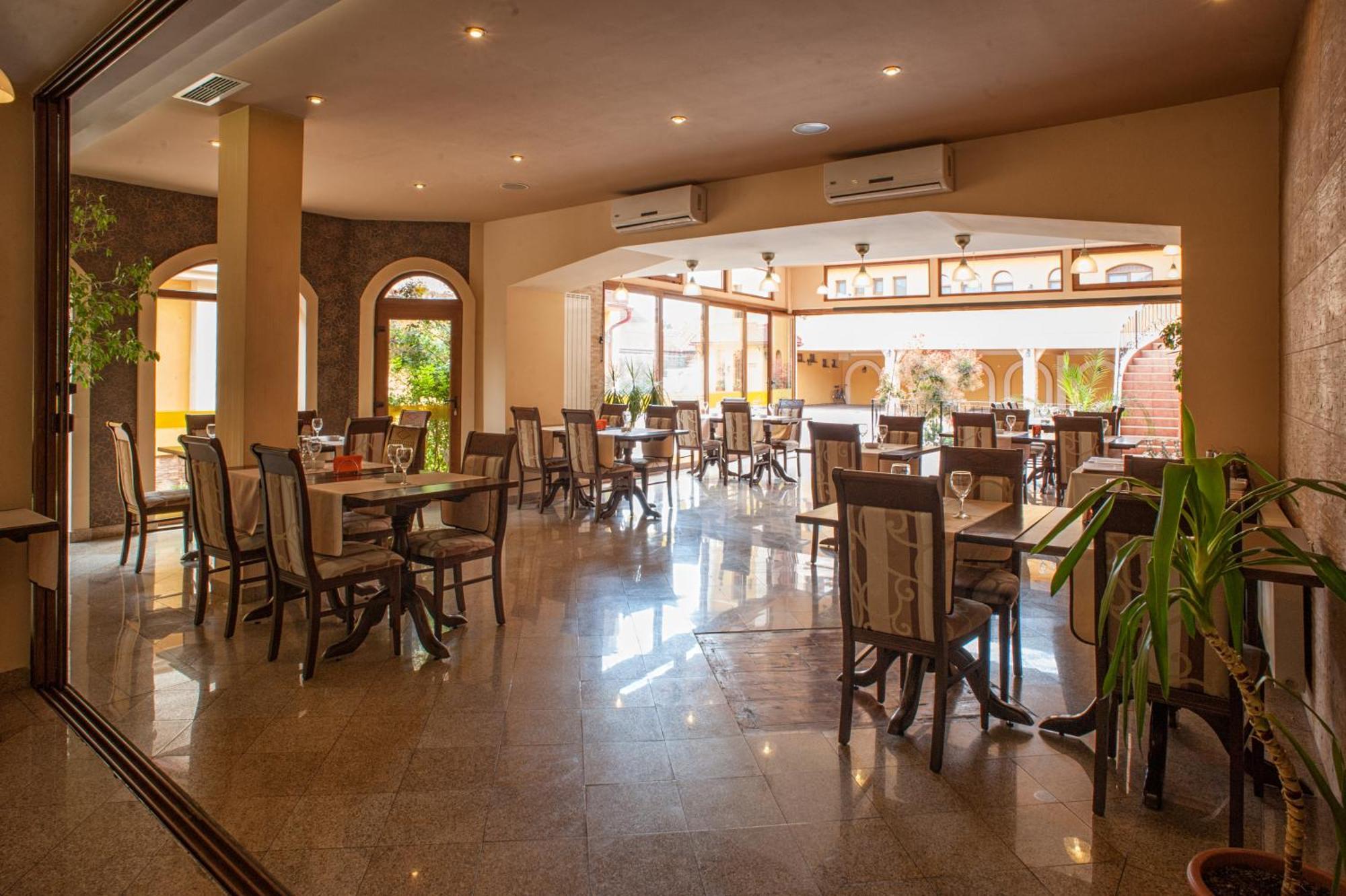 Pension La Fontana Baia Mare Ngoại thất bức ảnh