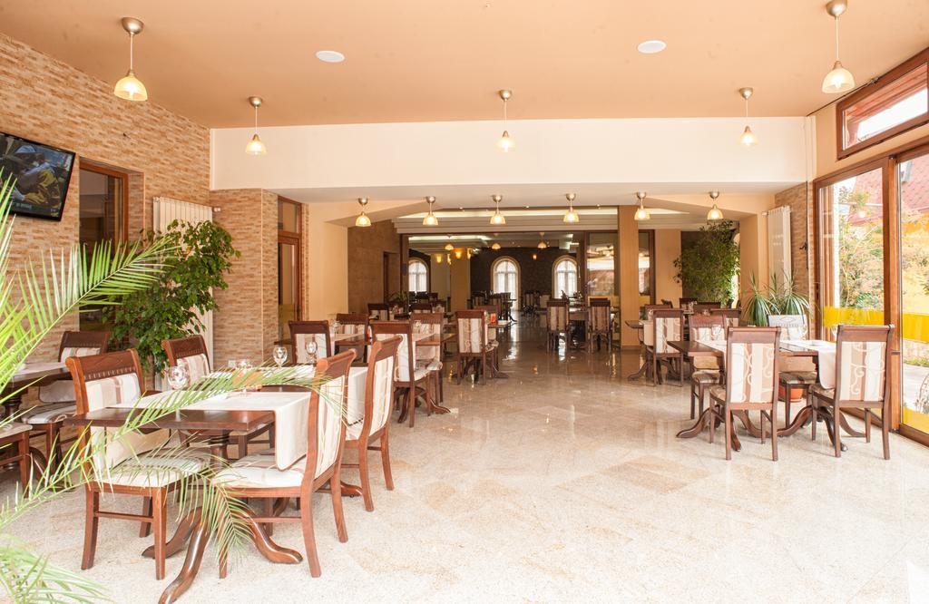 Pension La Fontana Baia Mare Ngoại thất bức ảnh