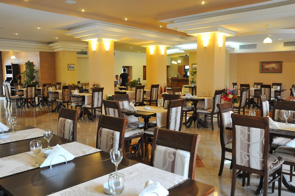Pension La Fontana Baia Mare Ngoại thất bức ảnh
