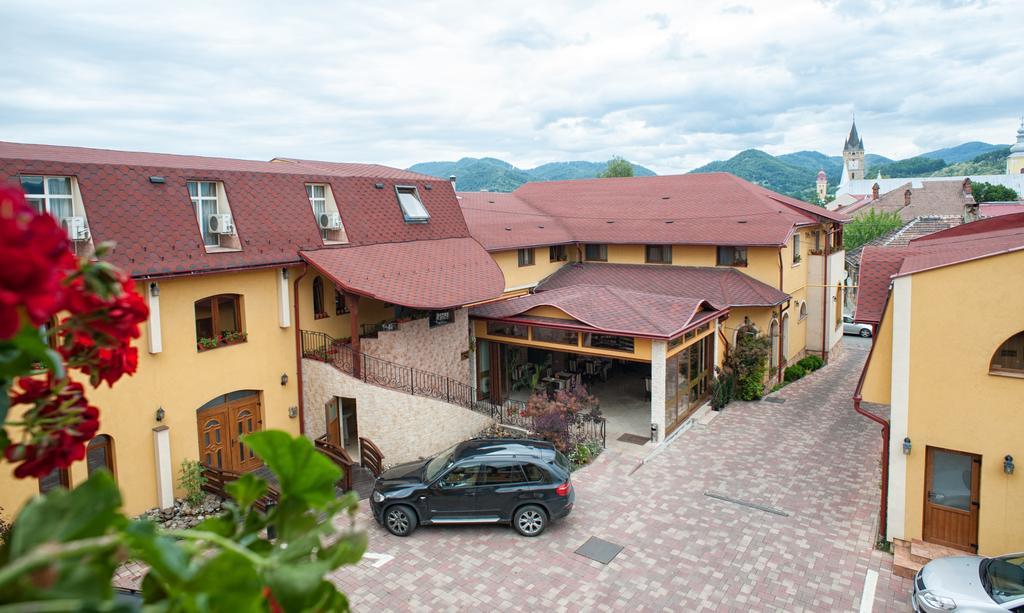 Pension La Fontana Baia Mare Ngoại thất bức ảnh