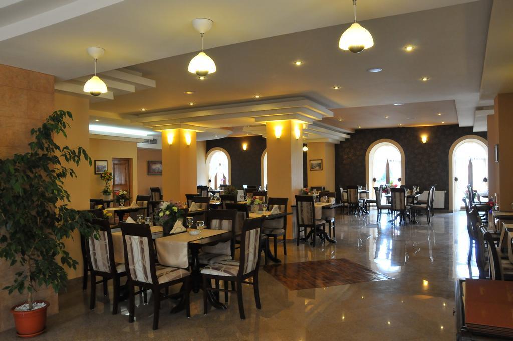 Pension La Fontana Baia Mare Ngoại thất bức ảnh
