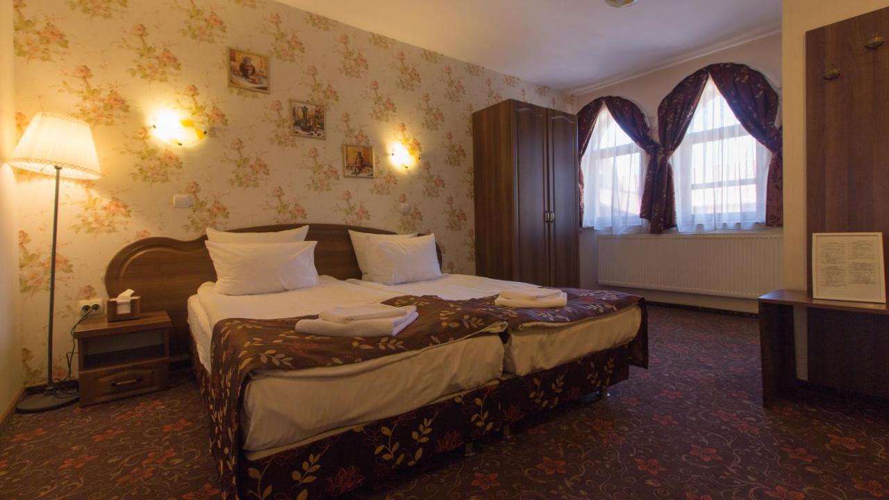 Pension La Fontana Baia Mare Ngoại thất bức ảnh