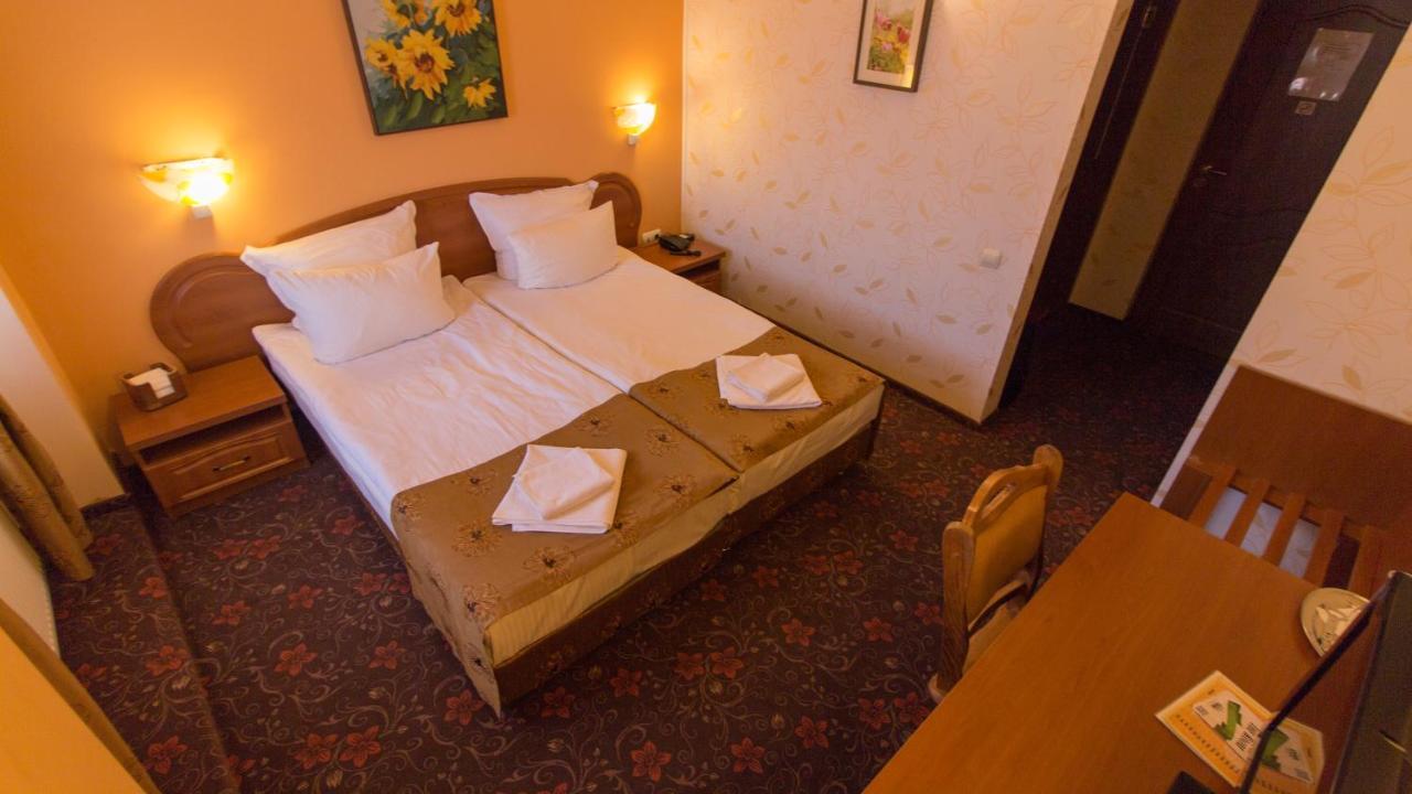 Pension La Fontana Baia Mare Ngoại thất bức ảnh